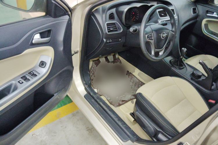 Used Haima Fumei 2014 M5 1.6L Manual Elite Model Driver Seat