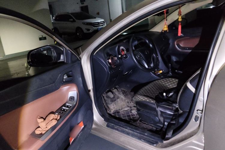 Used Haima Fumei 2014 M5 1.6L Manual Luxury Model Driver Seat