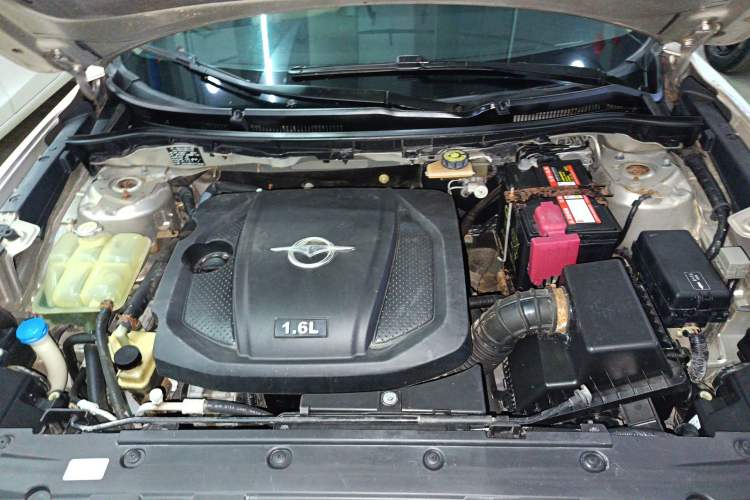 Used Haima Fumei 2014 M5 1.6L Manual Elite Model Engine Bay