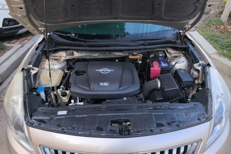 Used Haima Fumei 2014 M5 1.6L Manual Fashion Edition Engine Bay