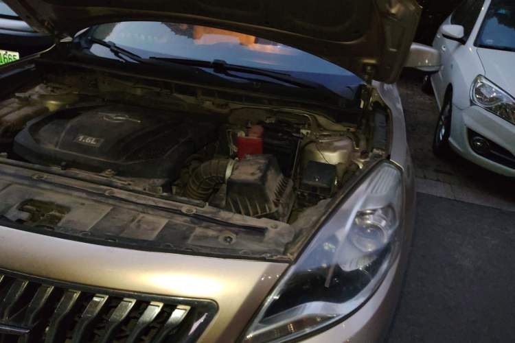 Used Haima Fumei 2014 M5 1.6L Manual Fashion Edition Engine Bay Left