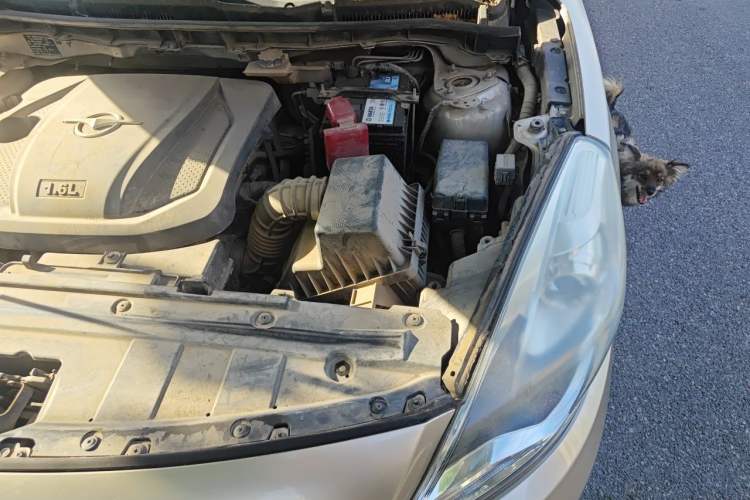 Used Haima Fumei 2014 M5 1.6L Automatic Comfort Model Engine Bay Left