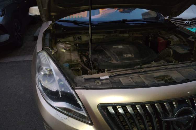 Used Haima Fumei 2014 M5 1.6L Manual Fashion Edition Engine Bay Right