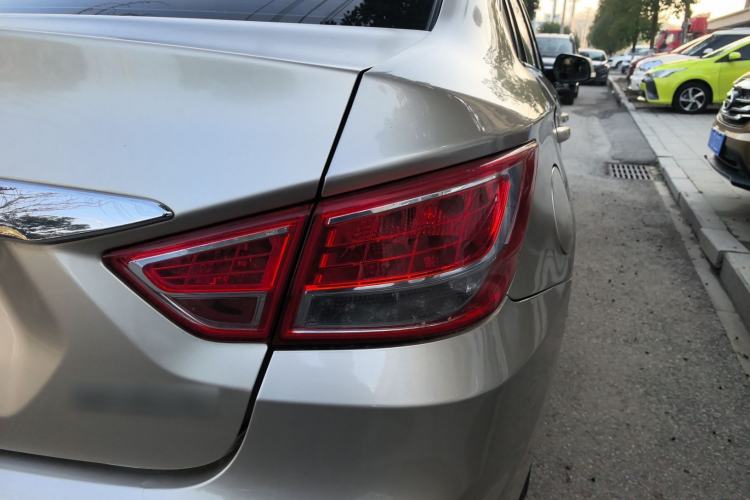 Used Haima Fumei 2014 M5 1.6L Manual Fashion Edition Exterior 6