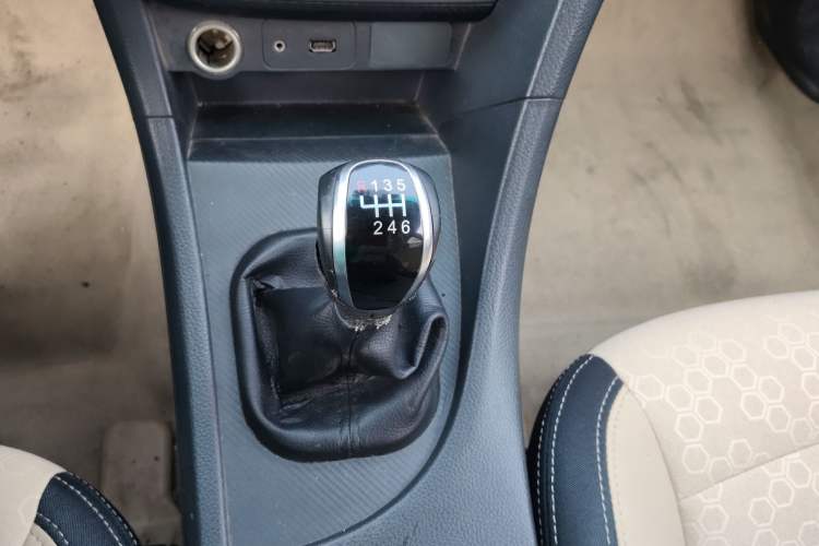 Used Haima Fumei 2014 M5 1.6L Manual Elite Model Gear Lever
