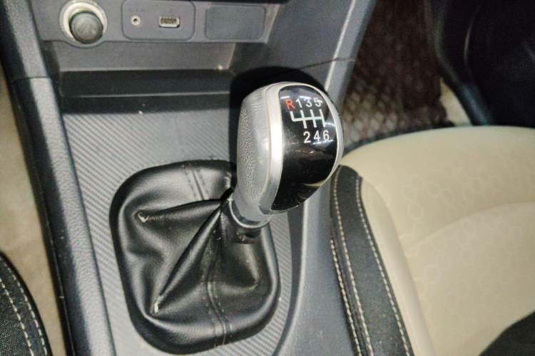 Used Haima Fumei 2014 M5 1.6L Manual Elite Model Gear Lever