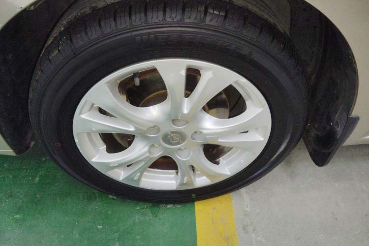 Used Haima Fumei 2014 M5 1.6L Manual Elite Model Left Front Wheel Hub