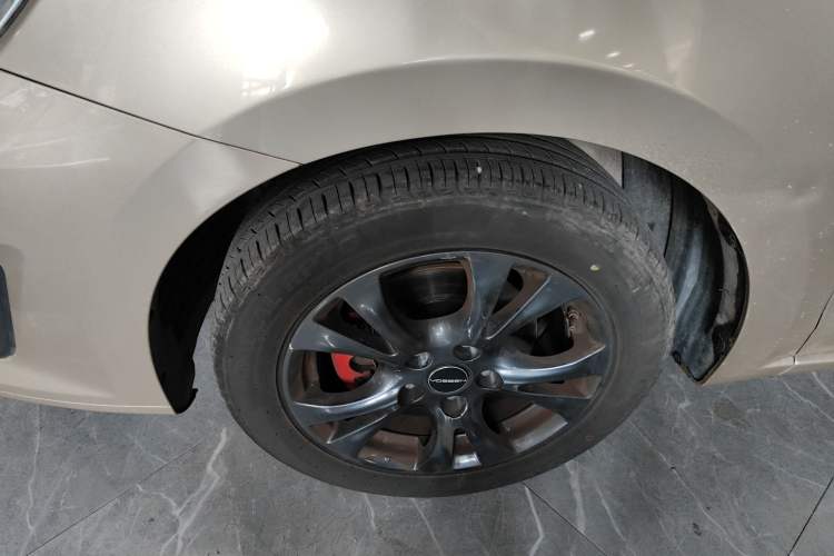 Used Haima Fumei 2014 M5 1.6L Manual Luxury Model Left Front Wheel Hub