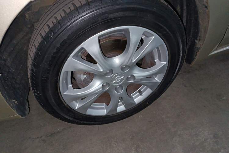 Used Haima Fumei 2014 M5 1.6L Manual Elite Model Left Front Wheel Hub