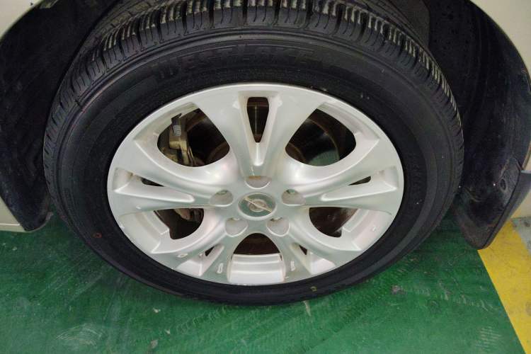 Used Haima Fumei 2014 M5 1.6L Manual Elite Model Left Front Wheel Hub