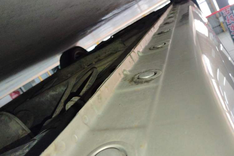 Used Haima Fumei 2014 M5 1.6L Manual Elite Model Left Side Sill