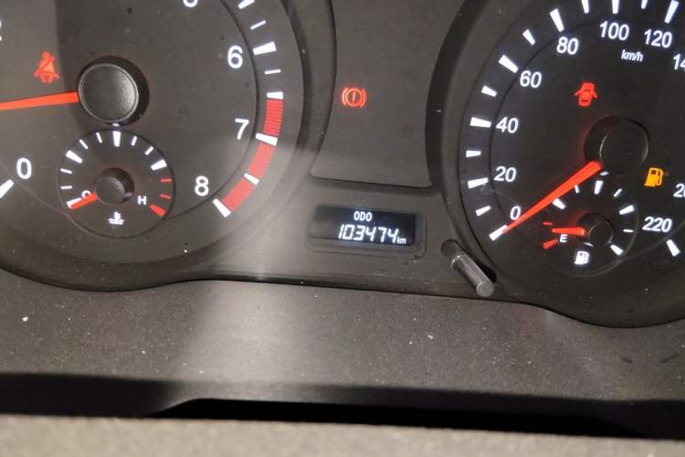 Used Haima Fumei 2014 M5 1.6L Manual Luxury Model Odometer Close Up