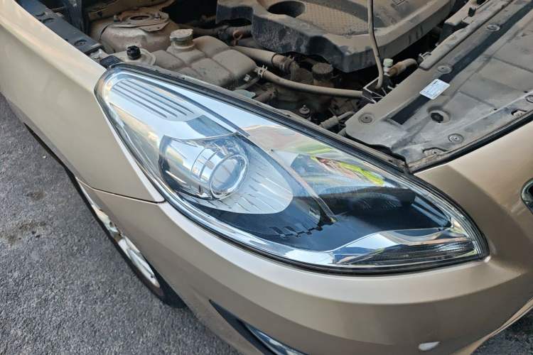 Used Haima Fumei 2014 M5 1.6L Manual Standard Model Right Front Headlight