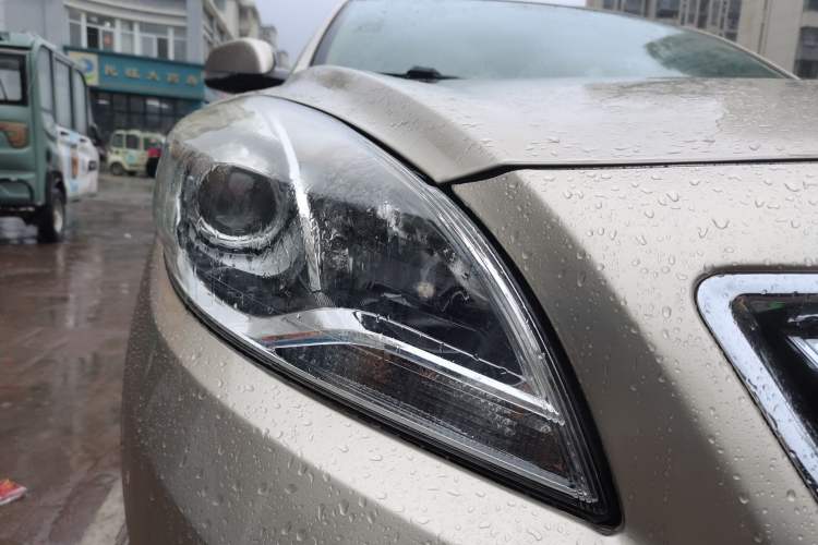 Used Haima Fumei 2014 M5 1.6L Manual Standard Model Right Front Headlight