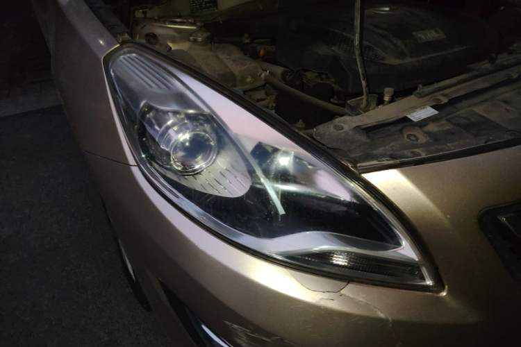Used Haima Fumei 2014 M5 1.6L Manual Fashion Edition Right Front Headlight