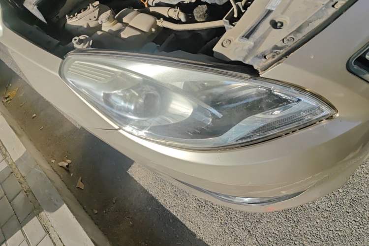 Used Haima Fumei 2014 M5 1.6L Automatic Comfort Model Right Front Headlight