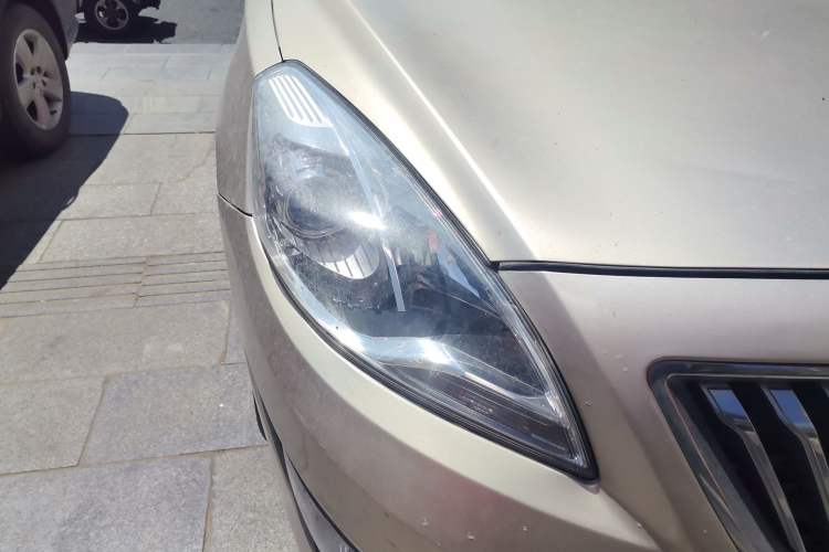 Used Haima Fumei 2014 M5 1.6L Manual Fashion Edition Right Front Headlight