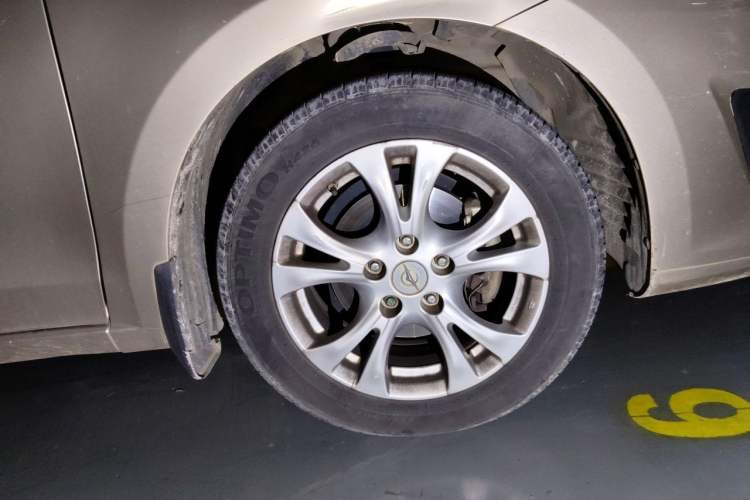 Used Haima Fumei 2014 M5 1.6L Manual Luxury Model Right Front Wheel Hub