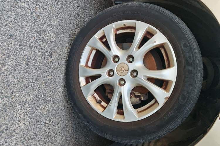 Used Haima Fumei 2014 M5 1.6L Manual Standard Model Right Front Wheel Hub