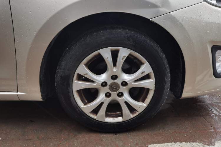 Used Haima Fumei 2014 M5 1.6L Manual Standard Model Right Front Wheel Hub