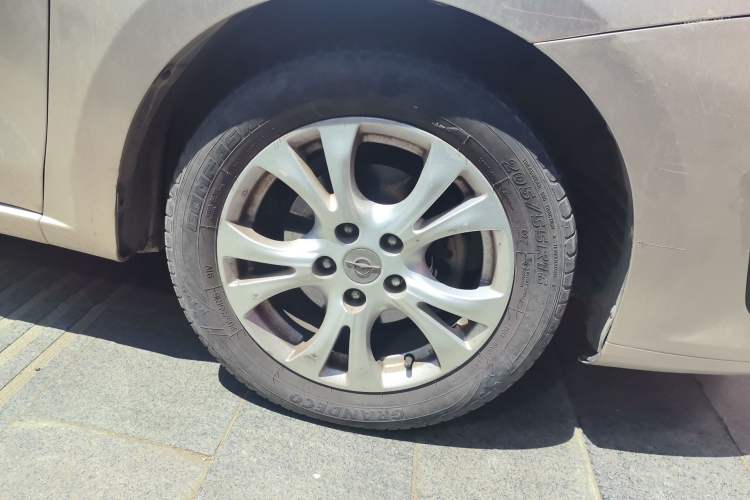 Used Haima Fumei 2014 M5 1.6L Manual Fashion Edition Right Front Wheel Hub