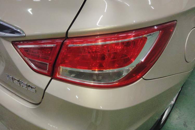 Used Haima Fumei 2014 M5 1.6L Manual Elite Model Right Rear Taillight