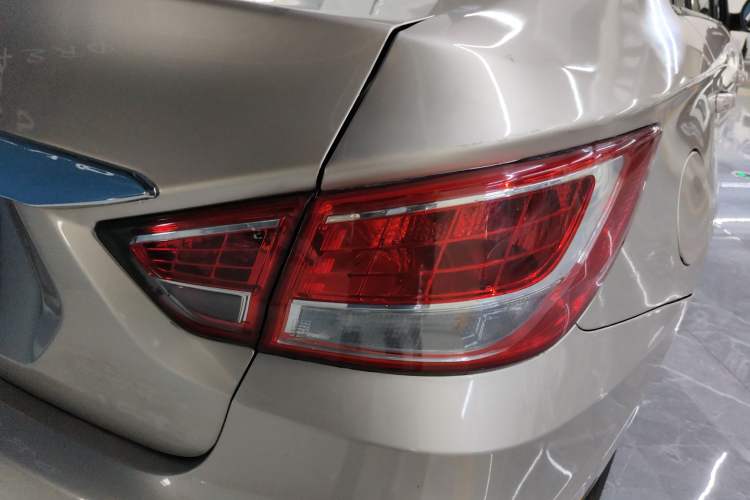 Used Haima Fumei 2014 M5 1.6L Manual Luxury Model Right Rear Taillight