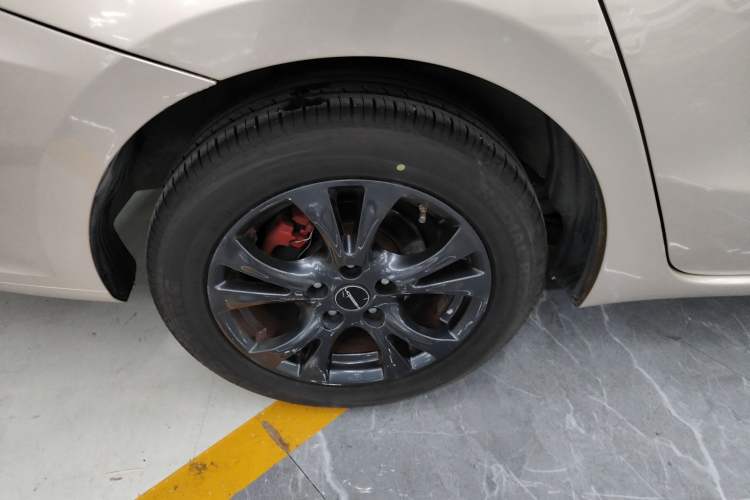 Used Haima Fumei 2014 M5 1.6L Manual Luxury Model Right Rear Wheel Hub