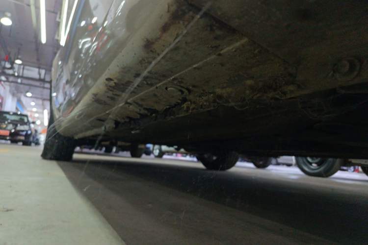 Used Haima Fumei 2014 M5 1.6L Manual Elite Model Right Side Sill