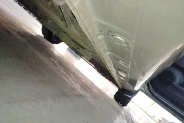 Used Haima Fumei 2014 M5 1.6L Manual Elite Model Right Side Sill