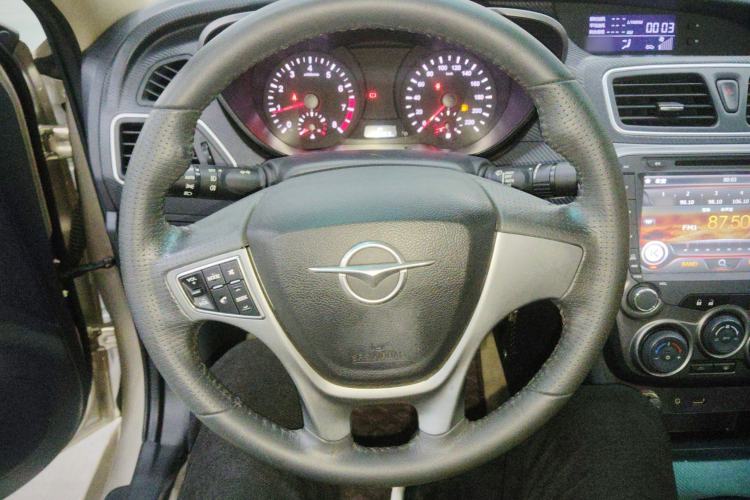 Used Haima Fumei 2014 M5 1.6L Manual Elite Model Steering Wheel