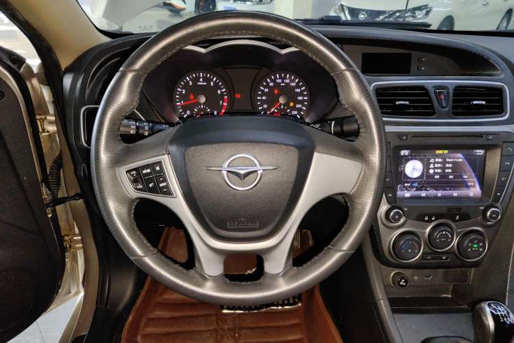 Used Haima Fumei 2014 M5 1.6L Manual Luxury Model Steering Wheel