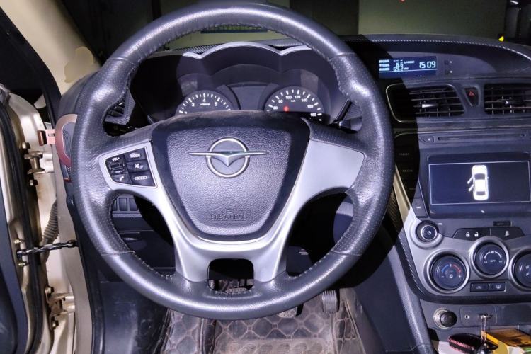 Used Haima Fumei 2014 M5 1.6L Manual Luxury Model Steering Wheel