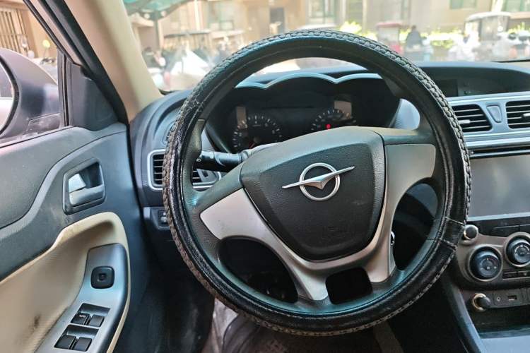 Used Haima Fumei 2014 M5 1.6L Manual Standard Model Steering Wheel