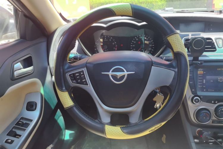 Used Haima Fumei 2014 M5 1.6L Manual Fashion Edition Steering Wheel