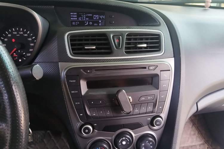 Used Haima Fumei 2015 1.6L Automatic Fashion Model Audio And AC Panel