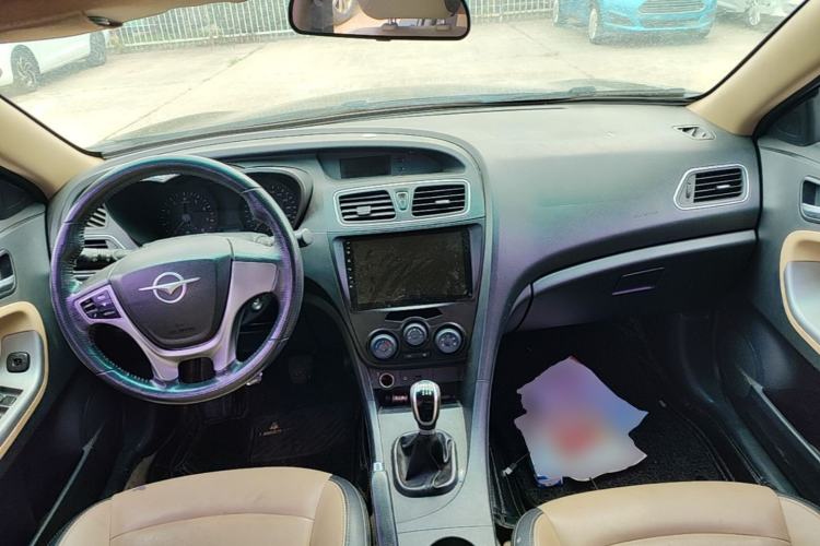 Used Haima Fumei 2015 1.6L Manual Prestige Model Center Console