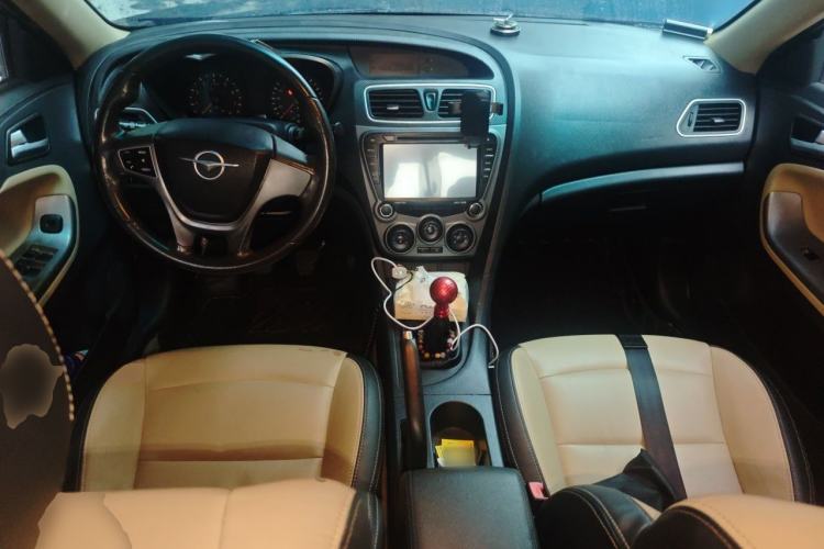 Used Haima Fumei 2015 1.6L Manual Prestige Model Center Console