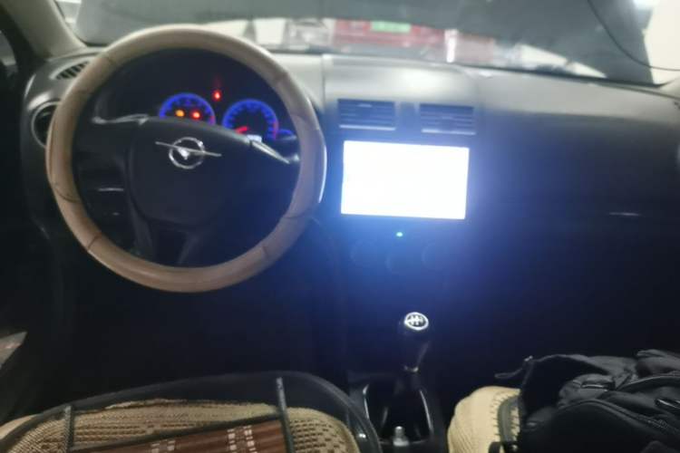 Used Haima Fumei 2015 Classic 1.6L Manual with Sunroof Center Console