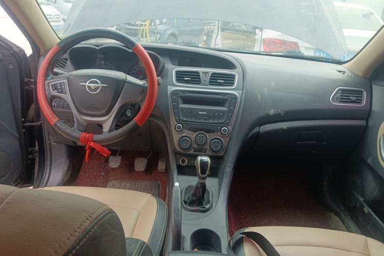 Used Haima Fumei 2015 1.6L Manual Prestige Model Center Console