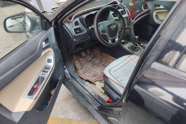 Used Haima Fumei 2015 1.6L Manual Prestige Model Driver Seat