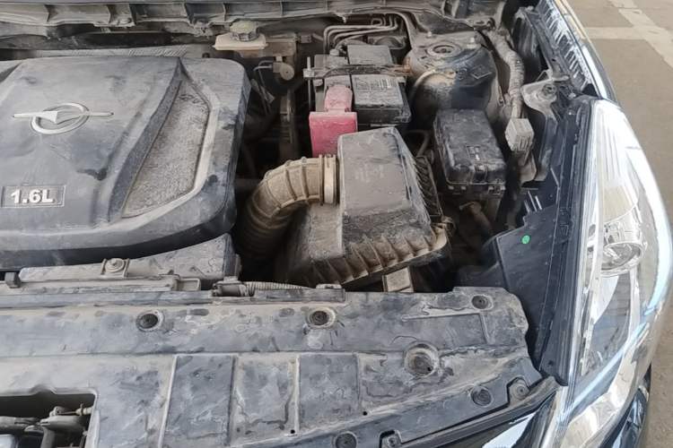 Used Haima Fumei 2015 1.6L Automatic Fashion Model Engine Bay Left