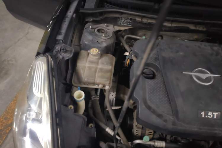 Used Haima Fumei 2015 1.5T Automatic Prestige Model Engine Bay Right