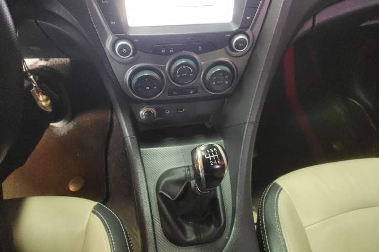 Used Haima Fumei 2015 M5 1.6L Manual "Beloved Edition" Gear Lever