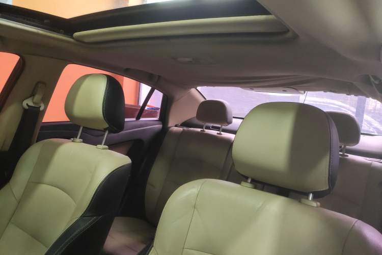 Used Haima Fumei 2015 M5 1.6L Manual "Beloved Edition" Headliner