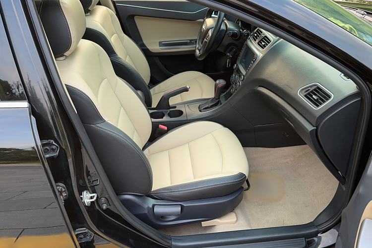 Used Haima Fumei 2015 1.5T Automatic YueShang Model Interior 1