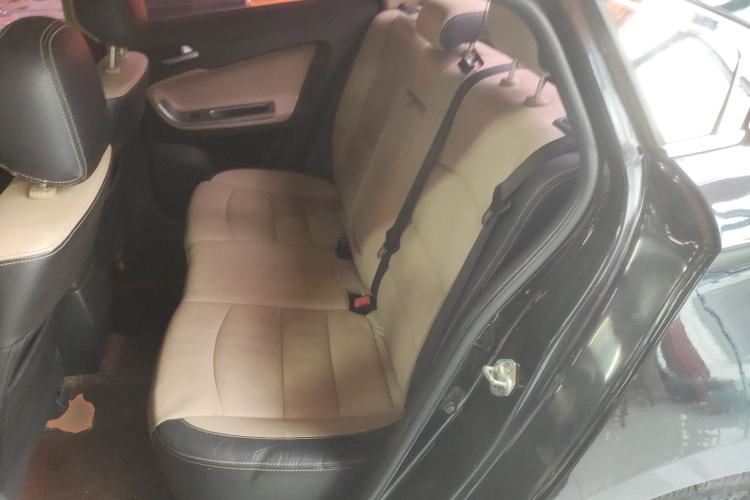 Used Haima Fumei 2015 M5 1.6L Manual "Beloved Edition" Left Rear Seat