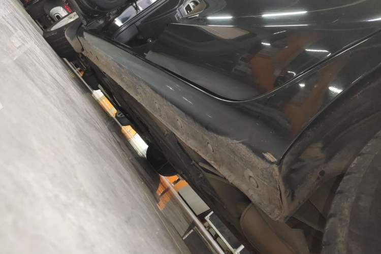 Used Haima Fumei 2015 M5 1.6L Manual "Beloved Edition" Left Side Sill