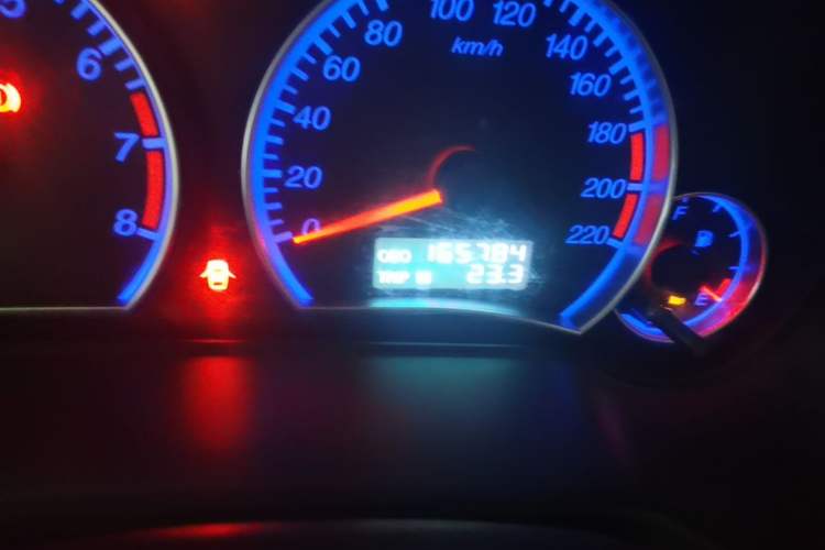 Used Haima Fumei 2015 Classic 1.6L Manual with Sunroof Odometer Close Up