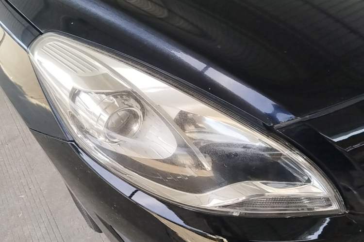 Used Haima Fumei 2015 1.6L Automatic Fashion Model Right Front Headlight